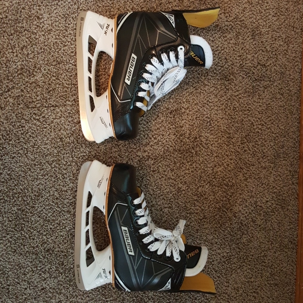 Bauer Junior Supreme Hockey Skates, Size 3.5D